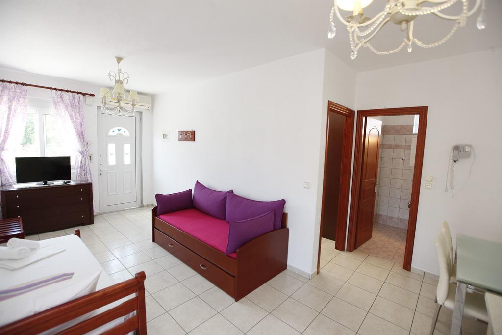 Nereids Apartments&Studios Chrisi Ammoudia Exterior foto