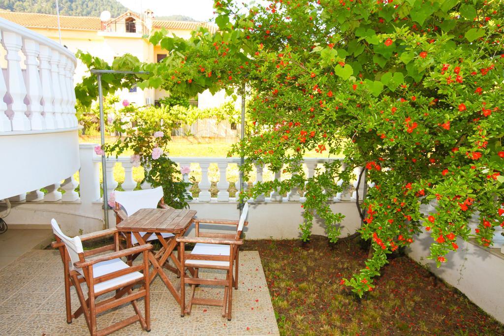 Nereids Apartments&Studios Chrisi Ammoudia Exterior foto