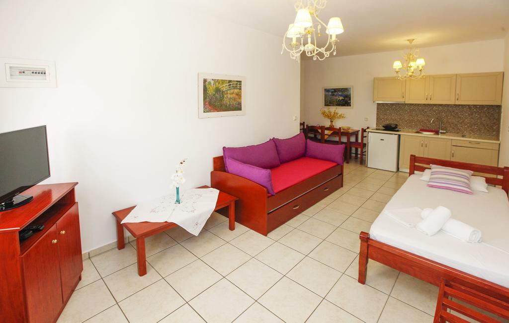 Nereids Apartments&Studios Chrisi Ammoudia Exterior foto
